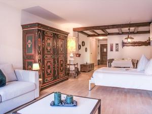 uma grande sala de estar com um grande armário de madeira em Apartment Residenz Surlej 6 by Interhome em St. Moritz