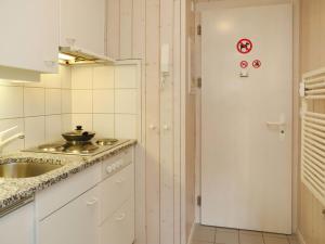Köök või kööginurk majutusasutuses Apartment Suzanne Nr- 21 by Interhome