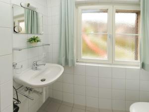 Vannituba majutusasutuses Apartment Suzanne Nr- 21 by Interhome