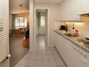 Köök või kööginurk majutusasutuses Apartment Suzanne Nr- 21 by Interhome
