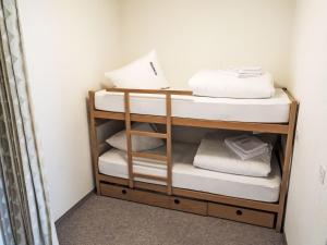 - une pile de serviettes sur une étagère dans une pièce dans l'établissement Apartment Utoring Acletta-68 by Interhome, à Disentis
