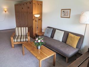 Posezení v ubytování Apartment Apt C 015 by Interhome