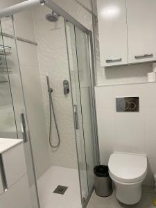 Ένα μπάνιο στο Chambre suite privée à Boulogne