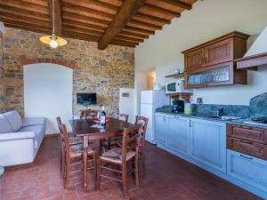 Η κουζίνα ή μικρή κουζίνα στο Apartment Dante by Interhome