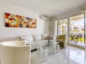 Posezení v ubytování Holiday Home Els Vilars by Interhome