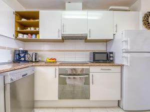 Kuchyň nebo kuchyňský kout v ubytování Holiday Home Els Vilars by Interhome