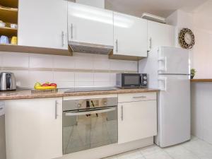 Kuchyň nebo kuchyňský kout v ubytování Holiday Home Els Vilars by Interhome