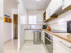 Kuchyň nebo kuchyňský kout v ubytování Holiday Home Els Vilars by Interhome