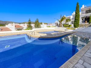 Bazén v ubytování Holiday Home Els Vilars by Interhome nebo v jeho okolí
