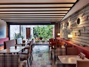 A restaurant or other place to eat at Z Inn Ioannina