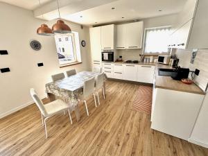 a kitchen and dining room with a table and chairs at Villa Dada in Predazzo