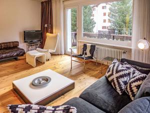 Χώρος καθιστικού στο Apartment Chesa Vuorcha by Interhome