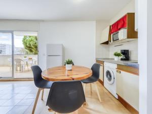 Virtuvė arba virtuvėlė apgyvendinimo įstaigoje Apartment Mismar-2 by Interhome