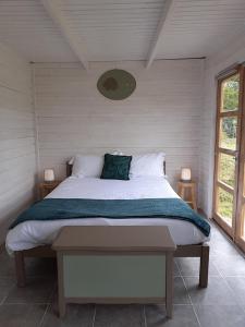 מיטה או מיטות בחדר ב-Domaine de la Sauzaie