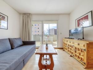 Televízia a/alebo spoločenská miestnosť v ubytovaní Apartment Mismar-3 by Interhome
