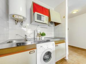 Kuchyňa alebo kuchynka v ubytovaní Apartment Mismar-3 by Interhome