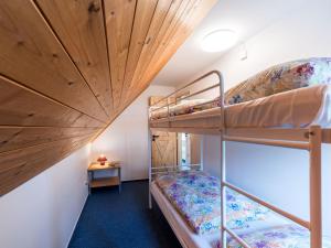 Postel nebo postele na pokoji v ubytování Holiday Home Holiday Hill 30 by Interhome