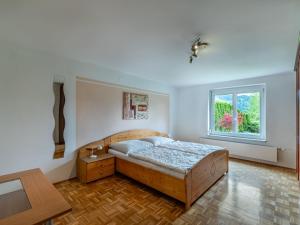 Posteľ alebo postele v izbe v ubytovaní Apartment Schneeberger by Interhome