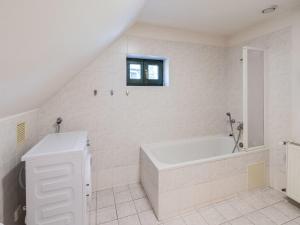 Koupelna v ubytování Holiday Home Holiday Hill 30 by Interhome