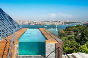 Bazén v ubytování The Ritz-Carlton, Istanbul at the Bosphorus nebo v jeho okolí