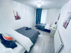 a bedroom with a bed and a couch in it at 2 Bed Flat, Dalston Junction, London in London