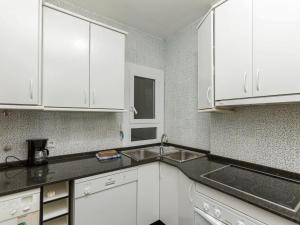 Kuchyň nebo kuchyňský kout v ubytování Apartment Acantilados-3 by Interhome