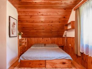 Postel nebo postele na pokoji v ubytování Chalet Žabovřesky by Interhome