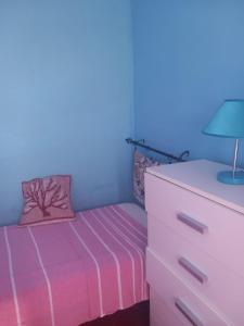 A bed or beds in a room at LENTISCHIO villetta vista mare a 250 metri dalla spiaggia con ARIA CONDIZIONATA