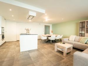Dapur atau dapur kecil di Apartment Beaufort 76 with two terraces by Interhome