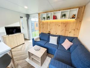TV a/nebo společenská místnost v ubytování Holiday Home Tiny Haus Königshaus by Interhome
