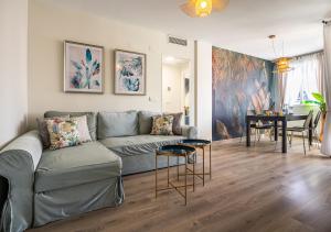 a living room with a couch and a dining room at Torremolinos Centro terraza wifi parking ascensor a la playa a 5 min in Torremolinos
