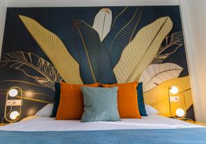 a bedroom with a large bed with orange pillows at Torremolinos Centro terraza wifi parking ascensor a la playa a 5 min in Torremolinos