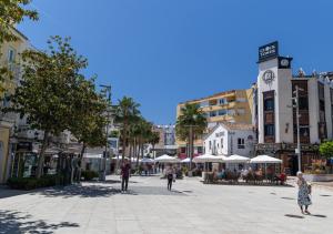 Επισκέπτες που μένουν στο Torremolinos Centro terraza wifi parking ascensor a la playa a 5 min