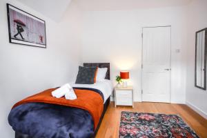 Tempat tidur dalam kamar di St Marks House, Easton, Great Location, Free Parking