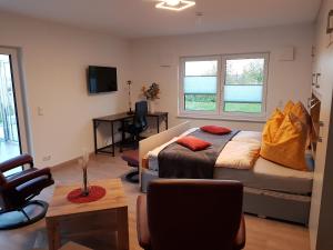 a bedroom with a bed and a living room at Apartment Wachsenburgblick in Arnstadt