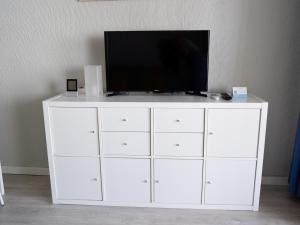 Televízia a/alebo spoločenská miestnosť v ubytovaní Apartamentos Tierra de Irta 3000