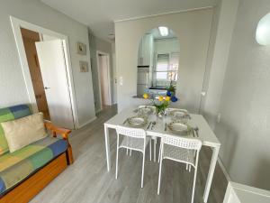 Kuchyňa alebo kuchynka v ubytovaní Apartamentos Tierra de Irta 3000
