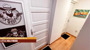 Certifikát, hodnocení, plakát nebo jiný dokument vystavený v ubytování Little Americas Westend Apartments