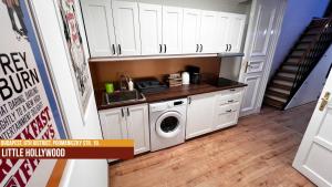 Kuchyň nebo kuchyňský kout v ubytování Little Americas Westend Apartments