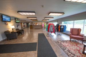 Afbeelding uit fotogalerij van Boarders Inn & Suites by Cobblestone Hotels - Munising in Wetmore