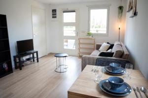 a living room with a table and a couch at Huisje Kerkepad in Gorredijk