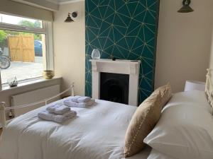 Stunning Victorian Dartmoor House tesisinde bir odada yatak veya yataklar