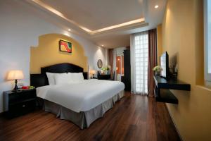 TV a/nebo společenská místnost v ubytování Hanoi Harmonia Hotel & Spa