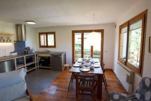 A kitchen or kitchenette at Casa 4 vents Még 10 kép