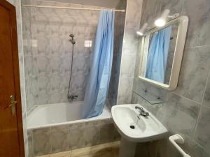 Koupelna v ubytování Bungalows Peñismar II 3000