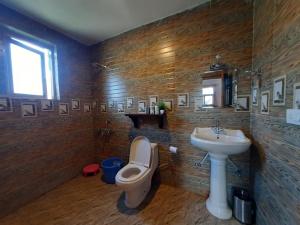 Koupelna v ubytování The East Ridge Cottage by Atrangiz Stays + 46 fotografií