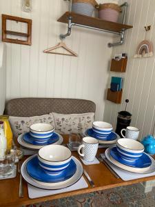 Set per la preparazione di tè e caffè presso Ledmacoy Shepherds Huts