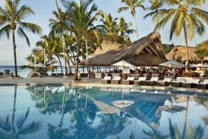 Bazén v ubytování Viva Dominicus Beach by Wyndham, A Trademark All Inclusive nebo v jeho okolí