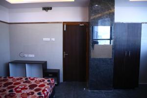 מיטה או מיטות בחדר ב-Shri Bhavani Residency