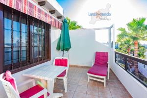 Balkón nebo terasa v ubytování Casita el Faro en Playa Bastian aircon in the bedrooms VV